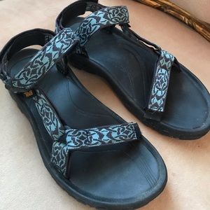Tevas hurricane 4 blue sandals